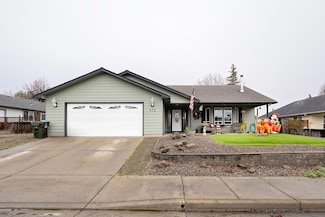 836 Ridgeview Dr, Eagle Point, OR 97524