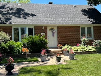 8324 Lockwood Ave, Burbank, IL 60459