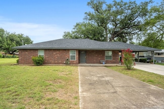 908 N Mansfield St, Pleasanton, TX 78064