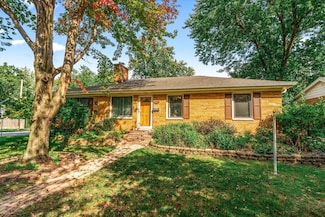 719 N President St, Wheaton, IL 60187