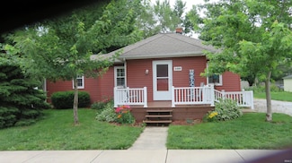 142 W Howard St, Galveston, IN 46932