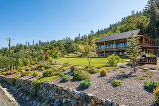 375 Cricket Ln, Cave Junction, OR 97523