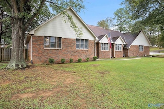 1110 Way Thru the Woods SW, Decatur, AL 35603