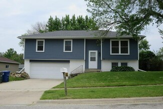 3913 Onawa Dr, Waterloo, IA 50701