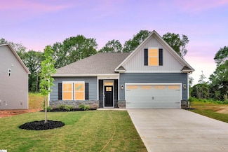136 Hunter Ridge Dr, Boiling Springs, SC 29316