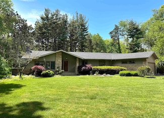 52177 Evergreen Rd, Granger, IN 46530