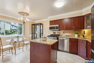 38 Park St Unit 8F, Florham Park, NJ 07932