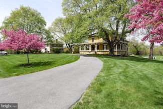 827 Philadelphia Ave, Chambersburg, PA 17201