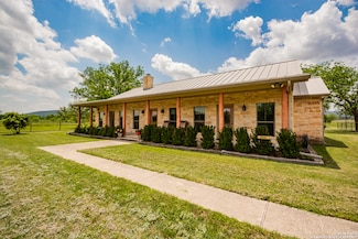 2657 W Sabinal Rd, Utopia, TX 78884
