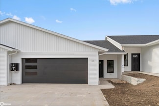 101 Emerald Cove Dr, Clear Lake, IA 50428
