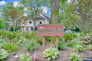395 Whimbrel Ln Unit 395, Secaucus, NJ 07094