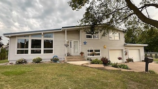 12 E Jefferson St, New Hampton, IA 50659