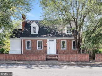 208 N High St, Martinsburg, WV 25404