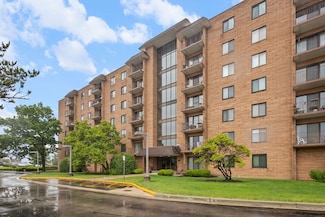 1717 W Crystal Ln Unit 310, Mount Prospect, IL 60056