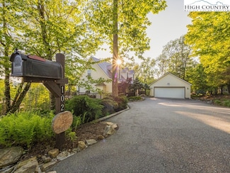 102 Wintergreen Way, Beech Mountain, NC 28604