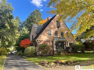 27 Canterbury Rd, Jamestown, NY 14701