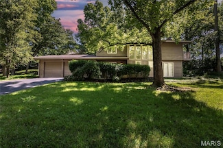 12827 Huntercreek Rd, Saint Louis, MO 63131