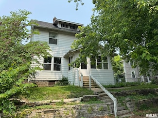 1018 Arlington Ct, Davenport, IA 52803