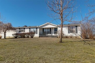 101 Lakeview Ln, Linn Valley, KS 66040