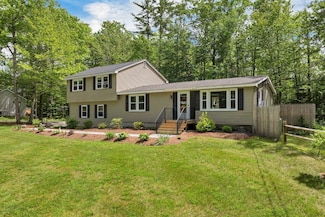 806 N Line Rd, Tuftonboro, NH 03816