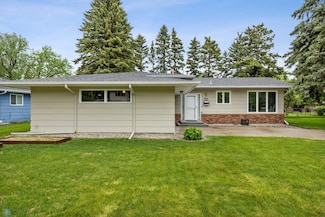 2514 Willow Rd N, Fargo, ND 58102
