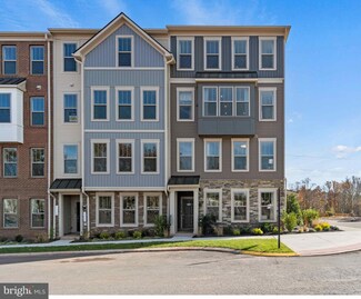 805B Ambrose Ln, Manassas Park, VA 20111