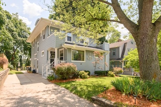 415 E College Ave, Waukesha, WI 53186