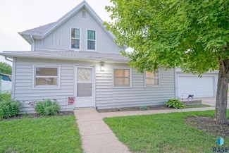 740 E 3rd St, Bridgewater, SD 57319