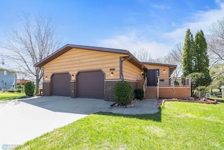 3321 Village Green Dr, Moorhead, MN 56560