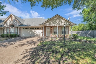 300 Pecan Village Cir, Waco, TX 76710