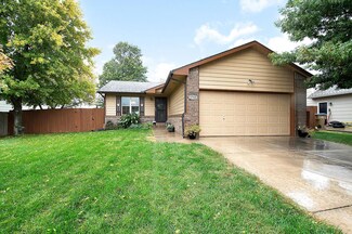 1712 N Country Walk Ln, Mulvane, KS 67110