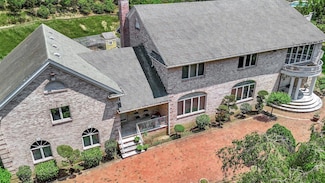 1537 Laurel Hollow Rd, Syosset, NY 11791