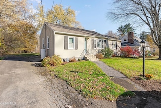 156 Crow Ridge Rd, Voorheesville, NY 12186