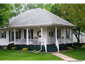 703 W Adams St, Greenview, IL 62642