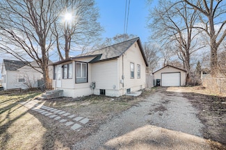 272 54th St SW, Grand Rapids, MI 49548