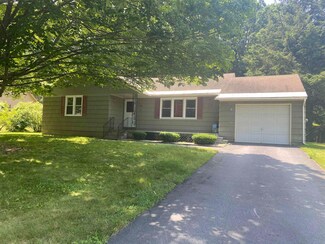 182 Wantastiquet Dr, Brattleboro, VT 05301