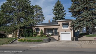 621 3rd Ave W, Dickinson, ND 58601