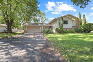 720 Tanglewood Dr, Saint Paul, MN 55126