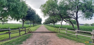 847 Oliver Rd, Victoria, TX 77904