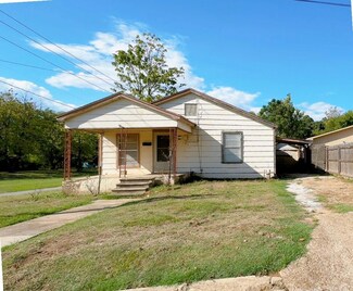 1030 Dickson Ave, Paris, TX 75460