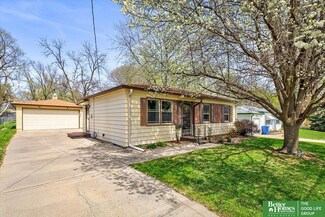 7513 Terry Dr, La Vista, NE 68128