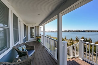 7 Bay St, Hull, MA 02045