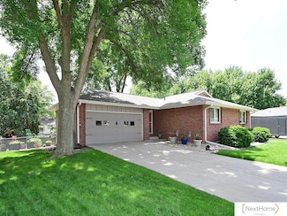 5827 Skylark Ln, Lincoln, NE 68516