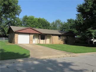 1205 S Prospect Cir, Siloam Springs, AR 72761