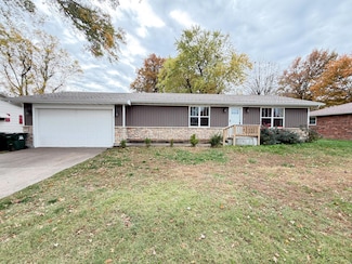 411 E Sloan Ave, Mount Vernon, MO 65712