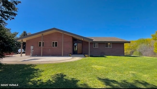 243 Collins Rd, Selah, WA 98942