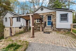 909 Cedar Dr, Newton, NJ 07860