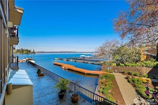 4561 Lake Washington Blvd NE Unit 203, Kirkland, WA 98033