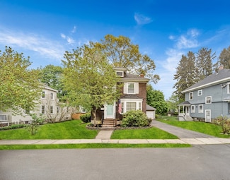 98 Haseltine St, Haverhill, MA 01835