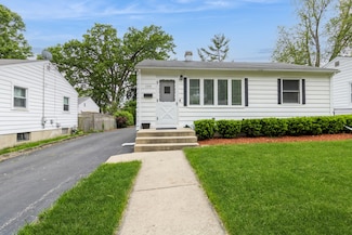 106 N Berteau Ave, Bartlett, IL 60103